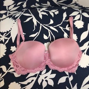 NWOT 32DD Victoria Secrets Bra